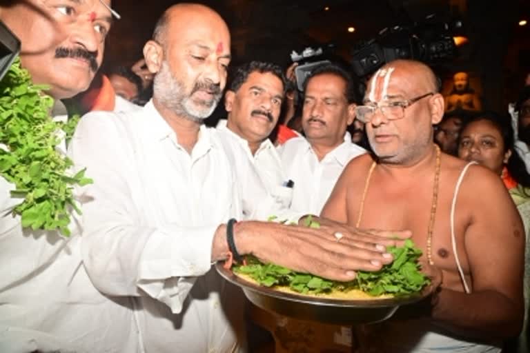 mlas-poaching-case-telangana-bjp-chief-swears-to-no-involvement-at-yadadri-temple