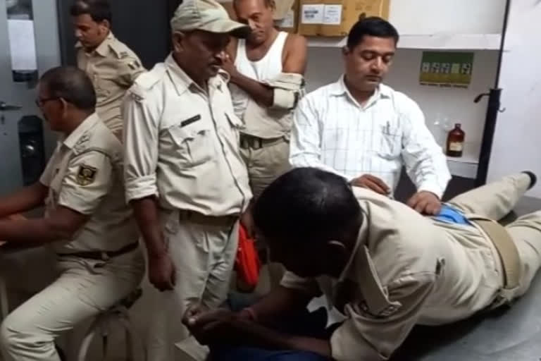 अतिक्रमण हटाने गई पुलिस टीम पर हमला