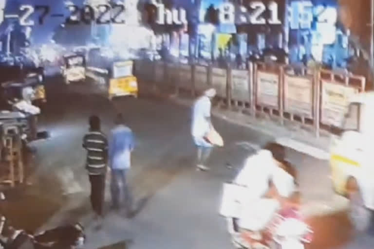 சாலையை கடக்க முயன்ற முதியவர் மீது மோதிய லாரி  - பதைபதைக்கும் சிசிடிவி காட்சி