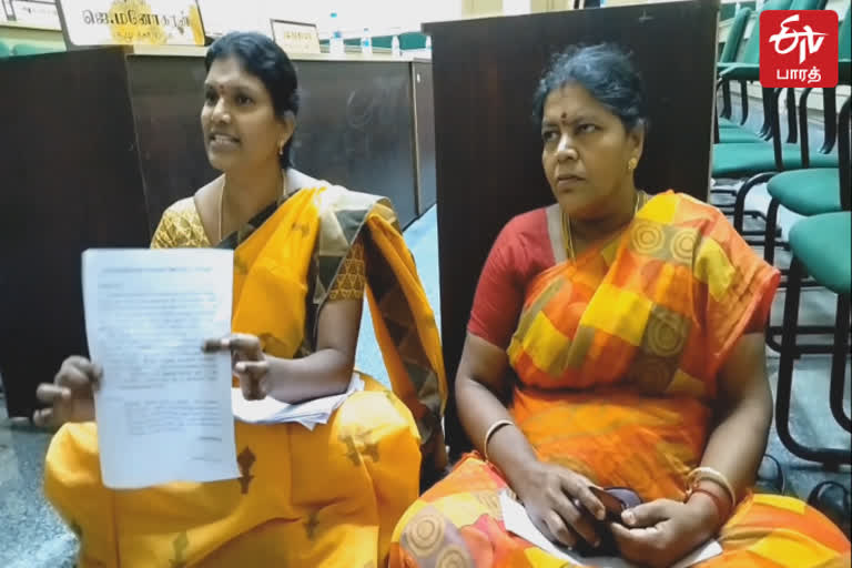 கும்பகோணம் மாநகராட்சியில் அதிமுக பெண் உறுப்பினர்கள் உள்ளிருப்பு போராட்டம்