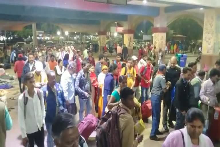 Crowd of passengers at Dhanbad railway station for Chhath Puja