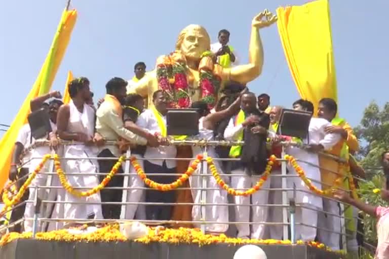 Unveiling of Kanakadasa Statue: Uproar from Siddaramaiah fans