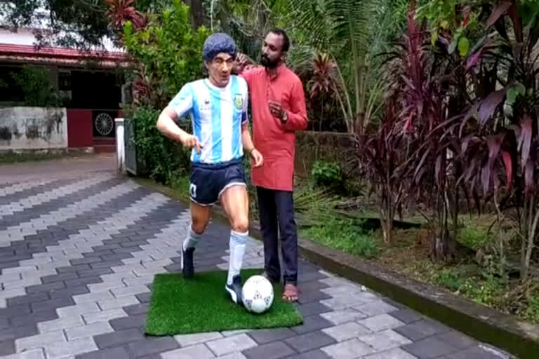 diego maradona statue at kannur  diego maradona statue  diego maradona statue kerala  മറഡോണ  ബ്ലൂ നൈല്‍ ഹോട്ടല്‍  ഡീഗോ മറഡോണ  ഡീഗോ മറഡോണ ശില്‍പം