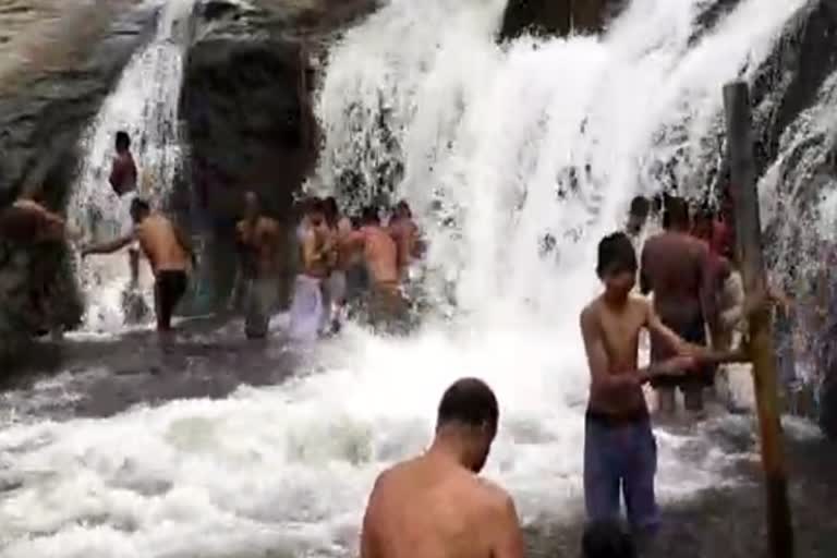 கும்பக்கரை அருவியில் குளிக்க 14 நாட்களுக்குப் பின் அனுமதி
