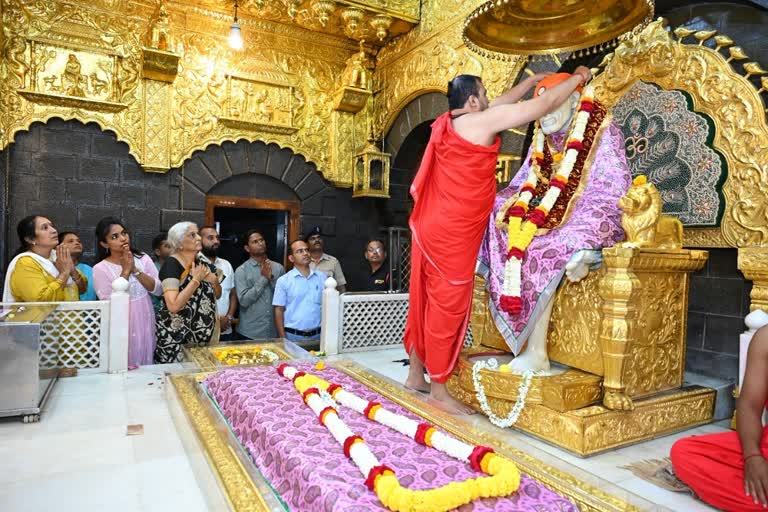 The devotee of Hyderabad gave the Mangalsutra to the goldsmith to Sai Baba of Shirdi