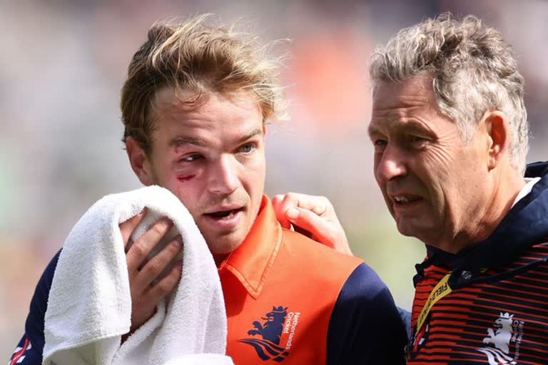 netherlands-batter-bas-de-leede-injured-by-haris-raufs-bouncer-in-t20-world-cup