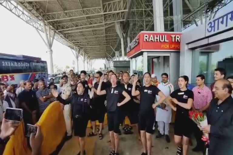 Foreign artists danced at the Raipur airport