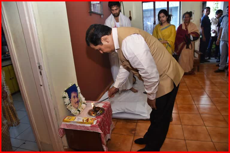 Union Minister Sarbanand Sonwal at residences of late Neel Pawan Baruah and Nipon Goswami