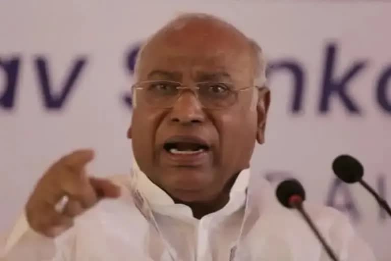 mallikarjun kharge  gujarat bridge collapse  gujarat  മല്ലികാർജുൻ ഖാർഗെ  ഗുജറാത്തിൽ തൂക്കുപാലം തകർന്ന സംഭവം  ന്യൂഡൽഹി  congress