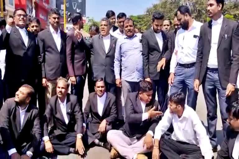 lawyers protest against cpi at dharwad