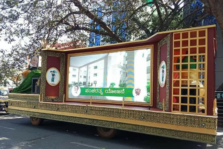 JDS Pancharatna Rath Yatra  JDS Pancharatna Rath Yatra begins  Pancharatna Rath Yatra news  ಕೋಲಾರ ಜಿಲ್ಲೆ ಮುಳಬಾಗಿಲಿನಲ್ಲಿ ಸಮಾವೇಶ  ಜೆಡಿಎಸ್ ಪಂಚರತ್ನ ರಥಯಾತ್ರೆಗೆ ಚಾಲನೆ  ಜೆಡಿಎಸ್ ಪಂಚರತ್ನ ರಥಯಾತ್ರೆ  ಮುಳಬಾಗಿಲು ವಿಧಾನಸಭಾ ಕ್ಷೇತ್ರ  ಶ್ರೀ ಗಣಪತಿ ದೇವಾಲಯದಿಂದ ರಥಯಾತ್ರೆ ಆರಂಭ  ಕುರುಡುಮೇಲೆ ಶ್ರೀ ಗಣಪತಿ ದೇವಾಲಯ  ಜೆಡಿಎಸ್ ರಾಷ್ಟ್ರೀಯ ಅಧ್ಯಕ್ಷ ಹೆಚ್​ಡಿ ದೇವೇಗೌಡ  ಪಂಚ ಯೋಜನೆಗಳ ಪಂಚರತ್ನ  ಮಾಜಿ ಸಿಎಂ ಗ್ರಾಮ ವಾಸ್ತವ್ಯ  ಮಾಜಿ ಮುಖ್ಯಮಂತ್ರಿ ಹೆಚ್​ಡಿ ಕುಮಾರಸ್ವಾಮಿ