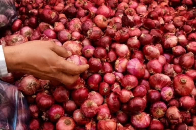 'Student' held for looting onions in UP