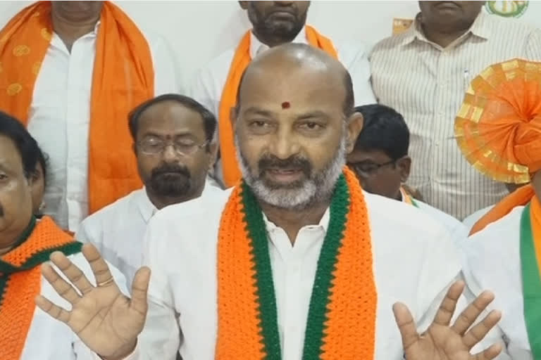 BJP STATE PRESIDENT BANDI SANJAY KUMAR FIRES ON CM KCR ABOUT MUNUGODE BYPOLL 2022