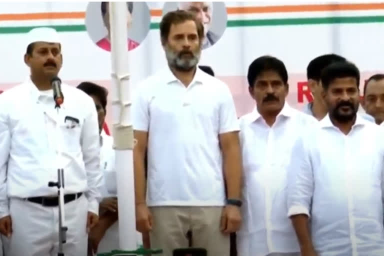 Rahul unfurled the national flag at Charminar