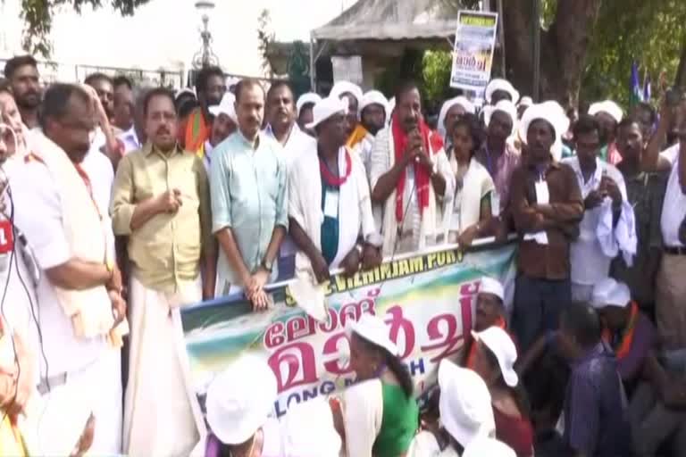 trivandrum  vizhinjam protest  CPM  BJP  cpm bjp united against vizhinjam protest  വിഴിഞ്ഞം  ബിജെപി  വിഴിഞ്ഞം പദ്ധതി  കൈകോർത്ത് സിപിഎമ്മും ബിജെപിയും  latest kerala news  vizhinjam port protest