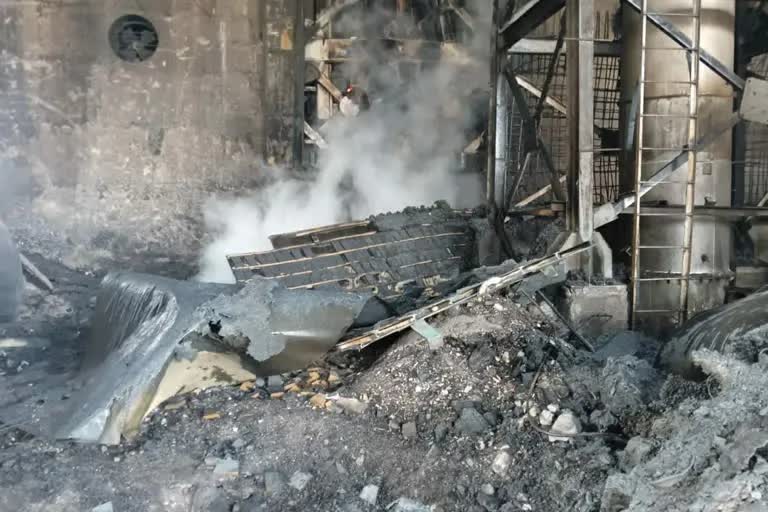 Jalna steel plant explosion  workers killed in Jalna steel plant explosion  steel plant explosion  ജൽന സ്റ്റീൽ പ്ലാന്‍റിൽ സ്ഫോടനം  ജൽന സ്റ്റീൽ പ്ലാന്‍റ്  സ്റ്റീൽ പ്ലാന്‍റിൽ സ്ഫോടനം  സ്ഫോടനത്തിൽ തൊഴിലാളികൾ കൊല്ലപ്പെട്ടു  മഹാരാഷ്‌ട്ര സ്ഫോടനം  ജൽന ഇൻഡസ്‌ട്രിയൽ എസ്റ്റേറ്റ്  ഗീതായ് സ്റ്റീൽ കമ്പനി  ചൂളയിൽ സ്ഫോടനം