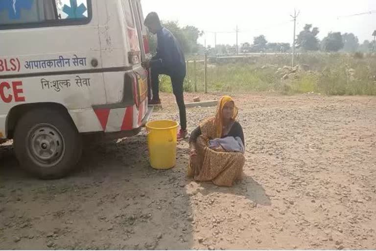 Shivpuri Woman Gave birth to child in Ambulance