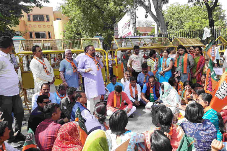 BJP protest in Bhilwara Girls auction Case, demands resign of CM