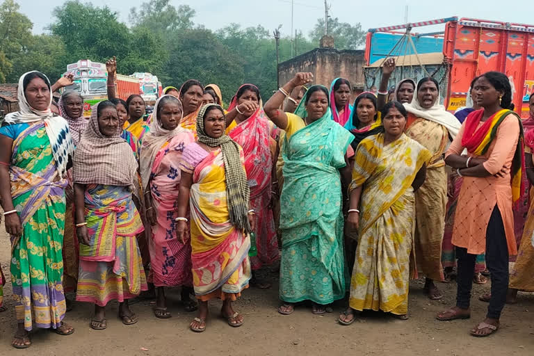 Women in 96 hour continuous protest by blocking lorry demanding road construction