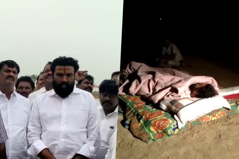 karnataka minister  minister sreeramulu  Minister stays on bank of river  Minister slept there for whole night  review bridge construction work  latest news in karnataka  minister brigde review in karnataka  latest national news  latest news today  പാലത്തിന്‍റെ നിര്‍മാണത്തില്‍ മെല്ലെപ്പോക്ക്  മന്ത്രി കിടന്നുറങ്ങിയത് നദിയുടെ തീരത്ത്  ബെല്ലാരി താലൂക്കിലെ പരമദേവന്‍ ഹള്ളി  ഗതാഗത മന്ത്രി ശ്രീരാമല്ലു  നിരീക്ഷണം നടത്താനെത്തിയതായിരുന്നു മന്ത്രി  വേദാവരി നദി  കര്‍ണാടക ഏറ്റവും പുതിയ വാര്‍ത്ത  ഇന്നത്തെ പ്രധാന വാര്‍ത്ത