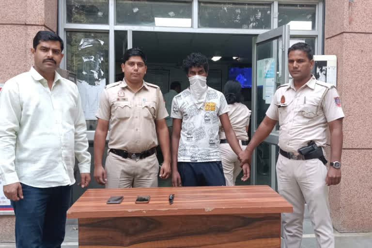 दो दर्जन मामलो में शामिल एक शातिर बदमाश को पुलिस ने किया गिरफ्तार