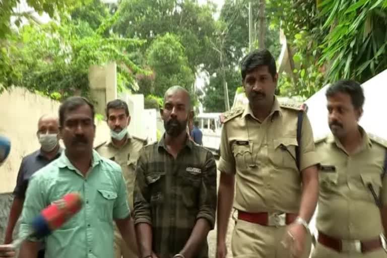 museum assault case Santosh Kumar will be arrested  museum assault case  സന്തോഷ് കുമാറിന്‍റെ അറസ്റ്റ് ഇന്ന്  മ്യൂസിയത്ത് യുവതിയെ ആക്രമിച്ച കേസ്  സന്തോഷിന്‍റെ വിരലടയാളം  ജുഡീഷ്യൽ ഫസ്റ്റ് ക്ലാസ് മജിസ്‌ട്രേറ്റ് കോടതി  കേരള വാർത്തകൾ  മലയാളം വാർത്തകൾ  വീടിനുള്ളിൽ കയറി പെൺകുട്ടിയെ ആക്രമിച്ച കേസ്  മ്യൂസിയത്ത് യുവതിയെ ആക്രമിച്ച കേസിലെ പ്രതി  മ്യൂസിയത്ത് വനിത ഡോക്‌ടറെ ആക്രമിച്ച കേസ്  kerala latest news  malayalam news  A case of assaulting a girl inside the house  Santosh Kumar arrest  case of assault on a woman doctor  museum assault case updation