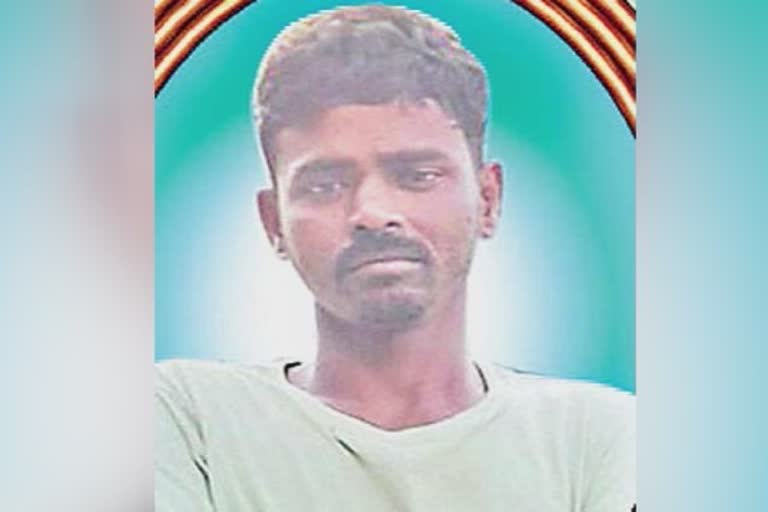 mother killed her younger son telangana  mother killed her son for her relationship  mother killed son for extra marital relationship  telangana news  malayalam news  national news  mother killed her younger son  mother killed her son and dumped in the water  crime news  മലയാളം വാർത്തകൾ  ദേശീയ വാർത്തകൾ  ആൺസുഹൃത്തുമായുള്ള ബന്ധം എതിർത്തു  മകനെ അമ്മ തലയ്‌ക്കടിച്ച് കൊലപ്പെടുത്തി  അമ്മയുടെ വിവാഹേതര ബന്ധം എതിർത്തു  അമ്മ മകനെ തലയ്‌ക്കടിച്ച് കൊലപ്പെടുത്തി  അമ്മ മകനെ കൊലപ്പെടുത്തി  മകനെ അമ്മ കൊലപ്പെടുത്തി