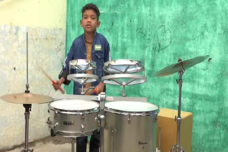 7-years-old-boy-amazing-drums-play