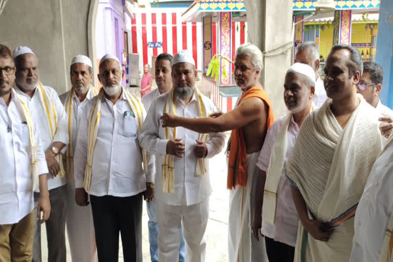 kottai Iswaran Temple  coimbatore  Jamaat administrators  Jamaat  கோட்டை ஈஸ்வரன் கோயில்  ஜமாத் நிர்வாகிகள்  மதநல்லிணக்க கூட்டம்  கோட்டை ஈஸ்வரன் கோயில் சென்ற ஜமாத் நிர்வாகிகள்