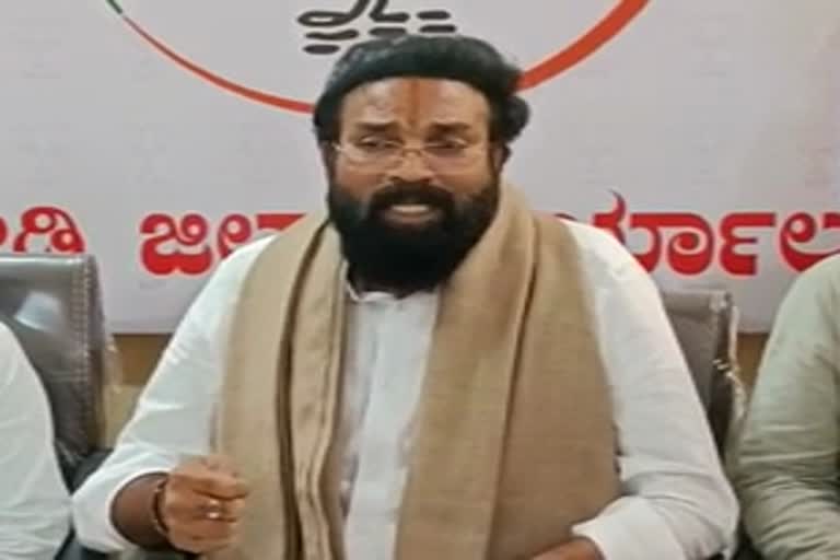 minister-sriramulu-lashed-out-at-former-cm-siddaramaiah