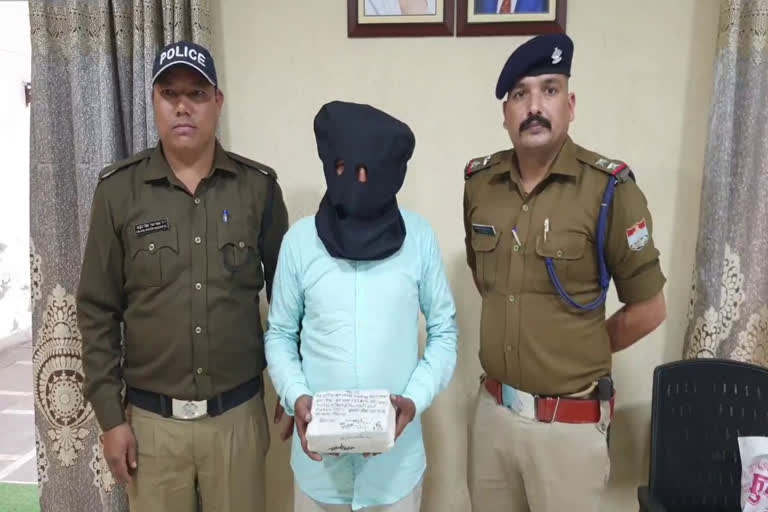 Smuggler Arrested with Charas in Sitarganj