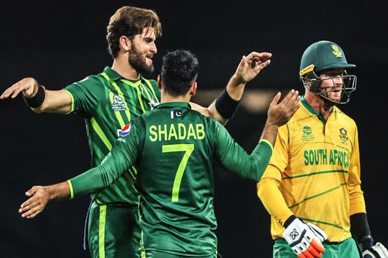 Pakistan clinched win against South Africa to keep semi final hopes alive