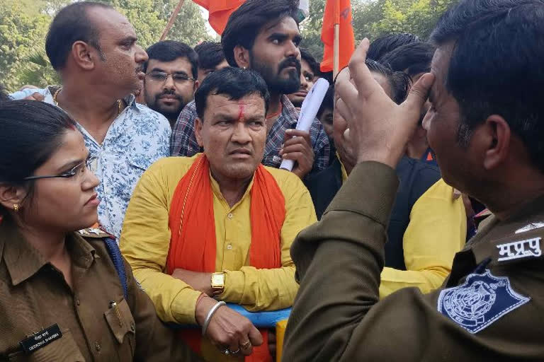 MP: Right-wing outfits protest after a student allegedly punished of saying 'Bharat Mata ki Jai'