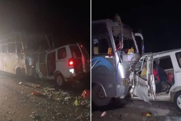 11 Dead in Car Bus Collision in Betul Madhya Pradesh