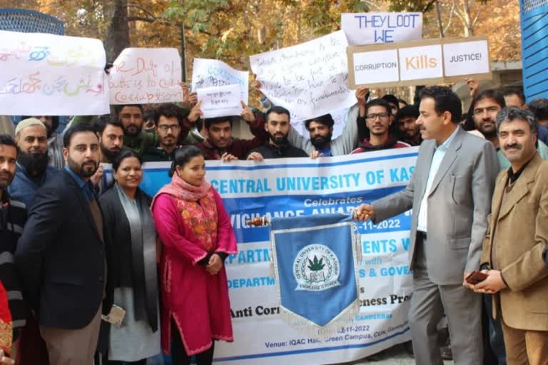 CUK Students Organised Rally : ویجیلنس آگاہی ہفتہ، سنٹرل یونیورٹی طلبہ نے ریلی برآمد کی