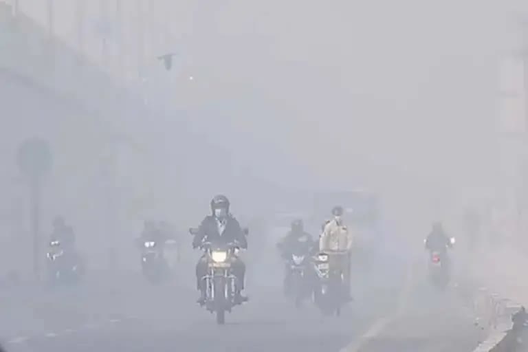 schools closed in delhi due to air pollution