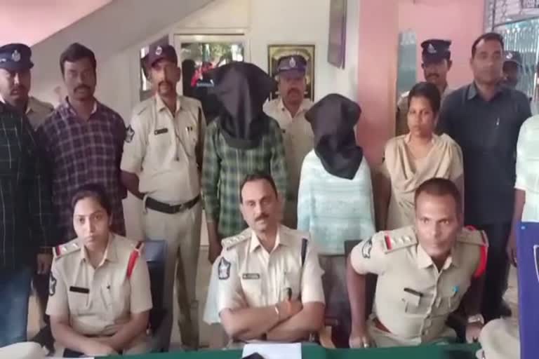 Andhra pradesh  Wife kills husband  beloved  Police arrested  കള്ളനല്ല  കാമുകനൊപ്പം ജീവിക്കാന്‍  ഭര്‍ത്താവിനെ നാടകീയമായി കൊലപ്പെടുത്തി  പലമനേരു  സാമ്പത്തിക തിരിമറി  യുവതിയും കാമുകനും പൊലീസ് പിടിയില്‍  ആന്ധ്രാപ്രദേശ്  അനുരാധ