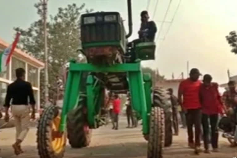 farmer made a 10 feet tall tractor