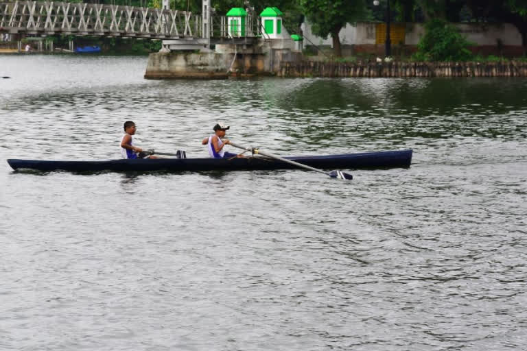 again-boat-capsized-during-rowing-training-in-calcutta-rowing-club