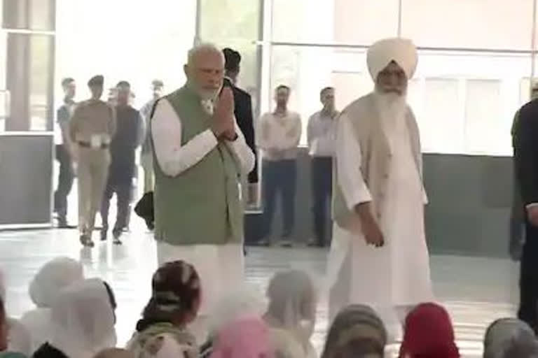 Narendra Modi visits Radha Soami Satsang Beas in Amritsar