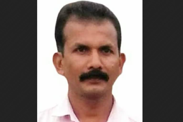 brazil fan dies falling from tree kannur  ബ്രസീല്‍ ഫുട്‌ബോള്‍ ടീമിന്‍റെ ഫ്ലക്‌സ്  കണ്ണൂര്‍ ഇന്നത്തെ വാര്‍ത്ത  Kannur todays news  മരത്തില്‍ നിന്നും വീണ് മരിച്ചു  Man dies after falling from tree kannur  അഴീക്കോട് അലവിൽ  Azheekode alavil