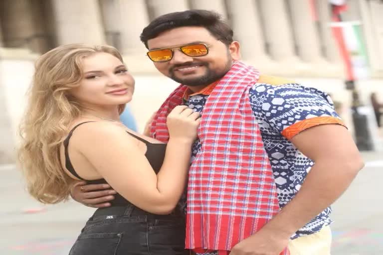 Photo of bhojpuri singer gunjan singh with british actress christina