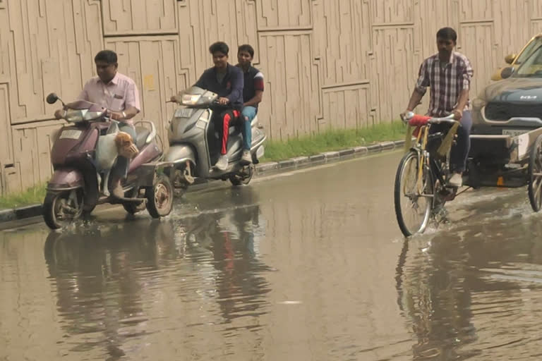 दिल्ली मे बिन बरसात वाटर लॉगिंग