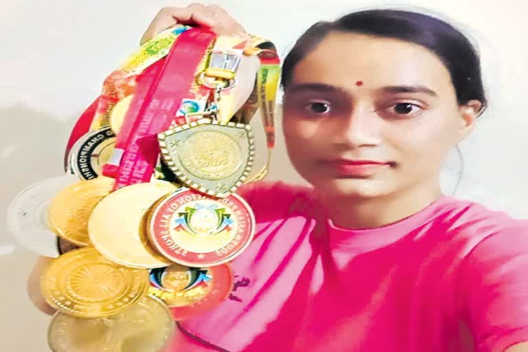 Talented martial arts player Pratibha of Hyderabad is seeking facilities from government