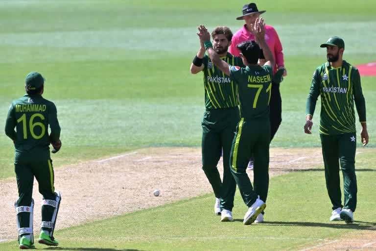 T20 World Cup: Pakistan restrict Bangladesh to 127/8