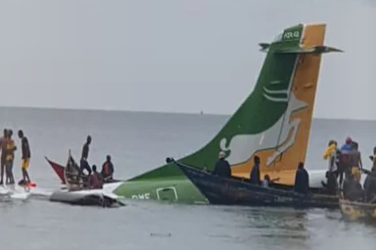 Air plane crashes into lake in Tanzania  Precision Air plane crashes into Victoria lake  Air plane crashes  Precision Air plane crashes  യാത്രാവിമാനം വിക്‌ടോറിയ തടാകത്തില്‍ തകര്‍ന്നു വീണു  ടാന്‍സാനിയന്‍ യാത്രാവിമാനം  ടാന്‍സാനിയന്‍ പ്രിസിഷന്‍ എയര്‍ വിമാനം  ബുക്കോബ