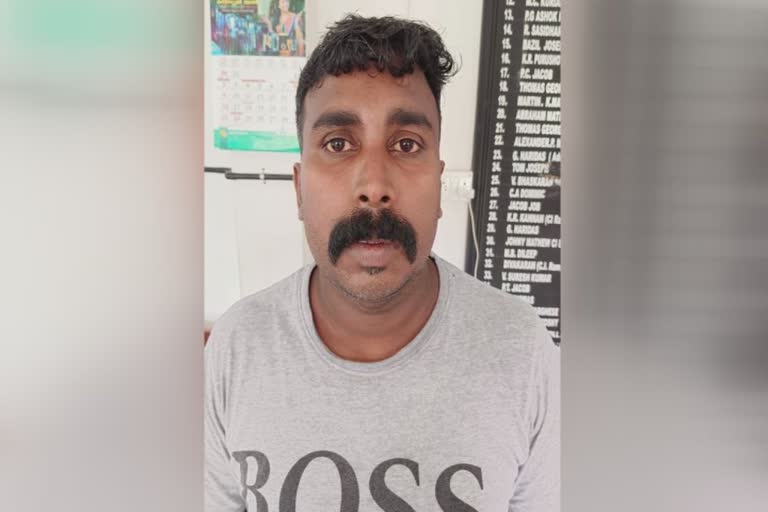 human trafficking case Kottayam  main suspect of human trafficking case arrested  main suspect of human trafficking case  main suspect of human trafficking case Manoj  മനുഷ്യക്കടത്ത് കേസിലെ മുഖ്യ പ്രതി അറസ്റ്റില്‍  മനുഷ്യക്കടത്ത്  കോട്ടയം മനുഷ്യക്കടത്ത്  മനുഷ്യക്കടത്ത് കേസ്  ഇടുക്കി പെരുവന്താനം  പൊലീസ് മേധാവി  കോട്ടയം പൊലീസ് മോധാവി കെ കാര്‍ത്തിക്  ജോലി തട്ടിപ്പ്