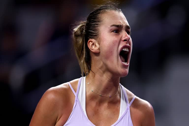 WTA Tour Finals  WTA Tour Finals 2022  Aryna Sabalenka beat Iga Swiatek  Iga Swiatek  Aryna Sabalenka  ഡബ്ല്യുടിഎ ഫൈനൽസ്  ഡബ്ല്യുടിഎ ഫൈനൽസ് 2022  ഇഗ സ്വിറ്റെക്  അരിന സബലെങ്ക  കരോലിൻ ഗാർഷ്യ  Caroline Garcia  ഡബ്ല്യുടിഎ ഫൈനൽസ് ഇഗ സ്വിറ്റെക് പുറത്ത്