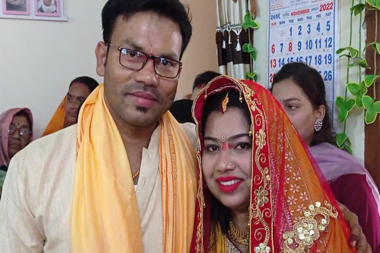 former mp remarries his widowed daughter in law  remarried widowed daughter in law to doctor  widow daughter in law remarriage in dhamtari  Chandulal Sahu remarried his widowed daughter  MP gets his widow daughter in law remarried  മകന്‍റെ മരണശേഷം മരുമകൾക്ക് മറ്റൊരു വിവാഹം  മരുമകൾക്ക് മറ്റൊരു വിവാഹം നടത്തി മുൻ ബിജെപി എംപി  ചന്ദുലാൽ സാഹു  ന്ദുലാൽ സാഹുവിന്‍റെ മകനും മരുമകൾ കല്യാണിയും  ദേശീയ വാർത്തകൾ  മലയാളം വാർത്തകൾ  മരുമകൾക്ക് മറ്റൊരു വിവാഹം  former MP gets daughter in law remarried  kerala latets news  malayalam news