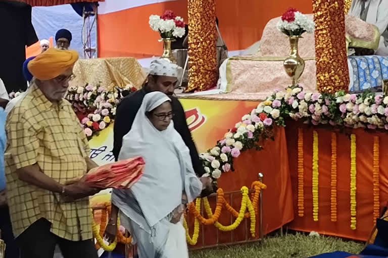 mamata-banerjee-promises-to-give-land-for-guru-nanak-bhawan-in-kolkata-on-guru-nanak-jayanti